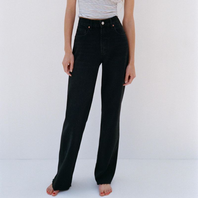 TRF WIDE-LEG HIGH-WAIST JEANS on model 
