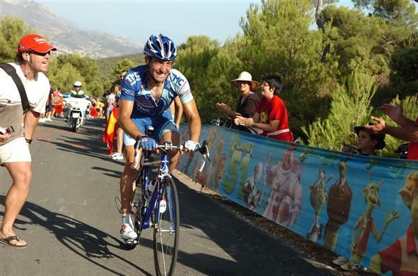 David de la Fuente (Fuji-Serveto) continues in pursuit of the leader, Gustavo C&eacute;sar (Xacobeo Galacia)
