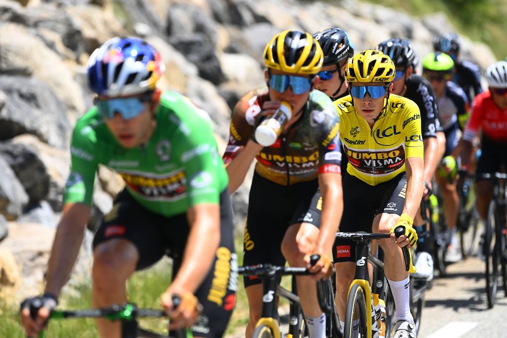 Wout van Aert protects Jonas Vingegaard