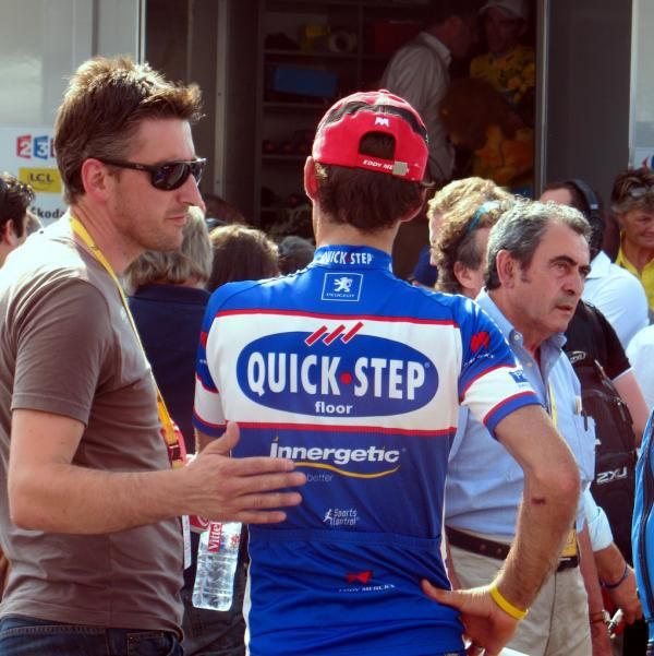 Alessandro Tegner tries to console Carlos Barredo, while his compatriot Alberto Contador walks off the podium