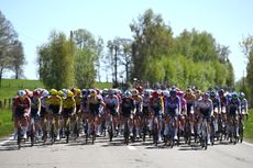 The peloton at Li&egrave;ge-Bastogne-Li&egrave;ge