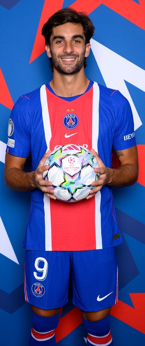 FFT396.feat_signings.gettyimages_2293923698