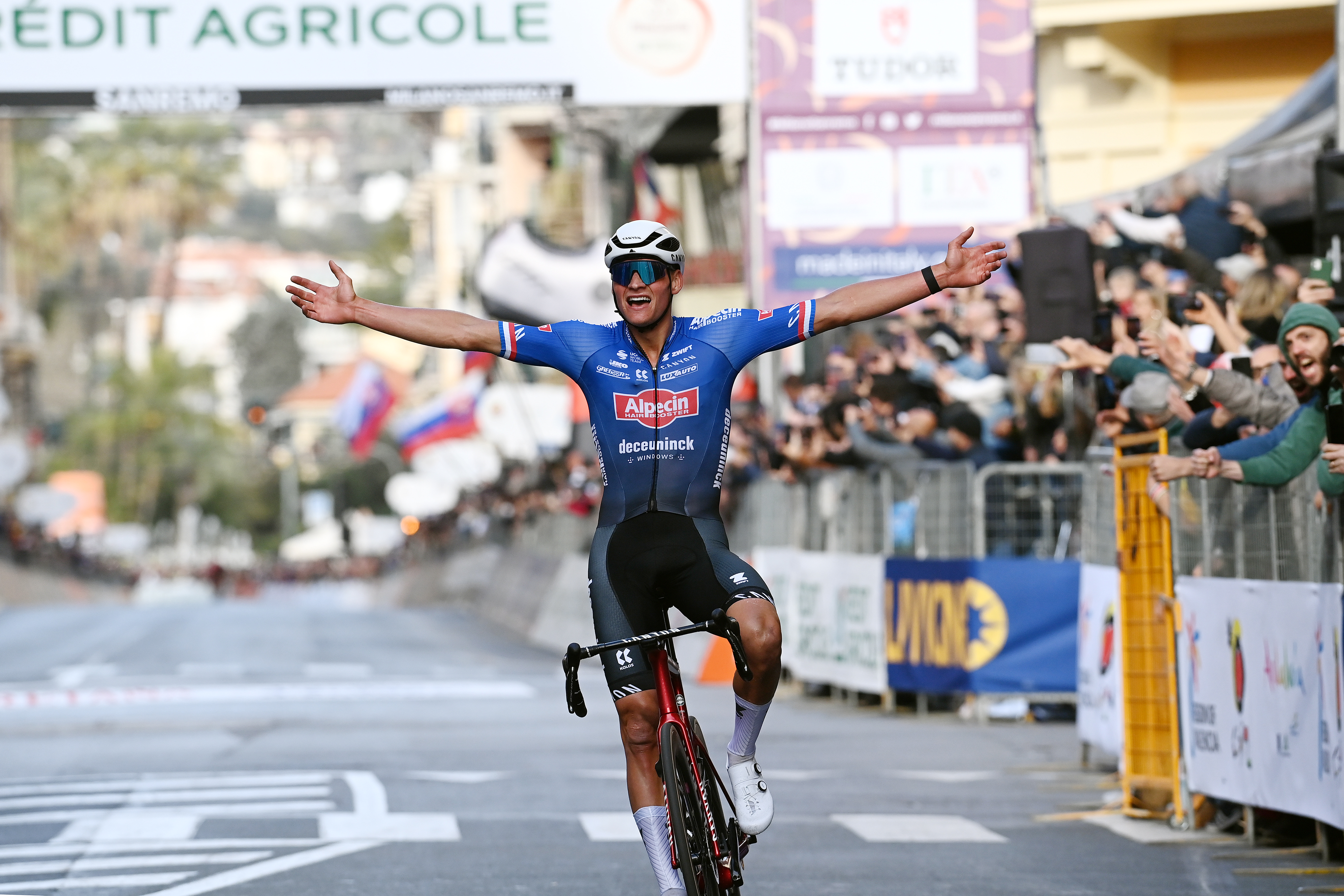 Mathieu van der Poel wins Milan-San Remo 2023
