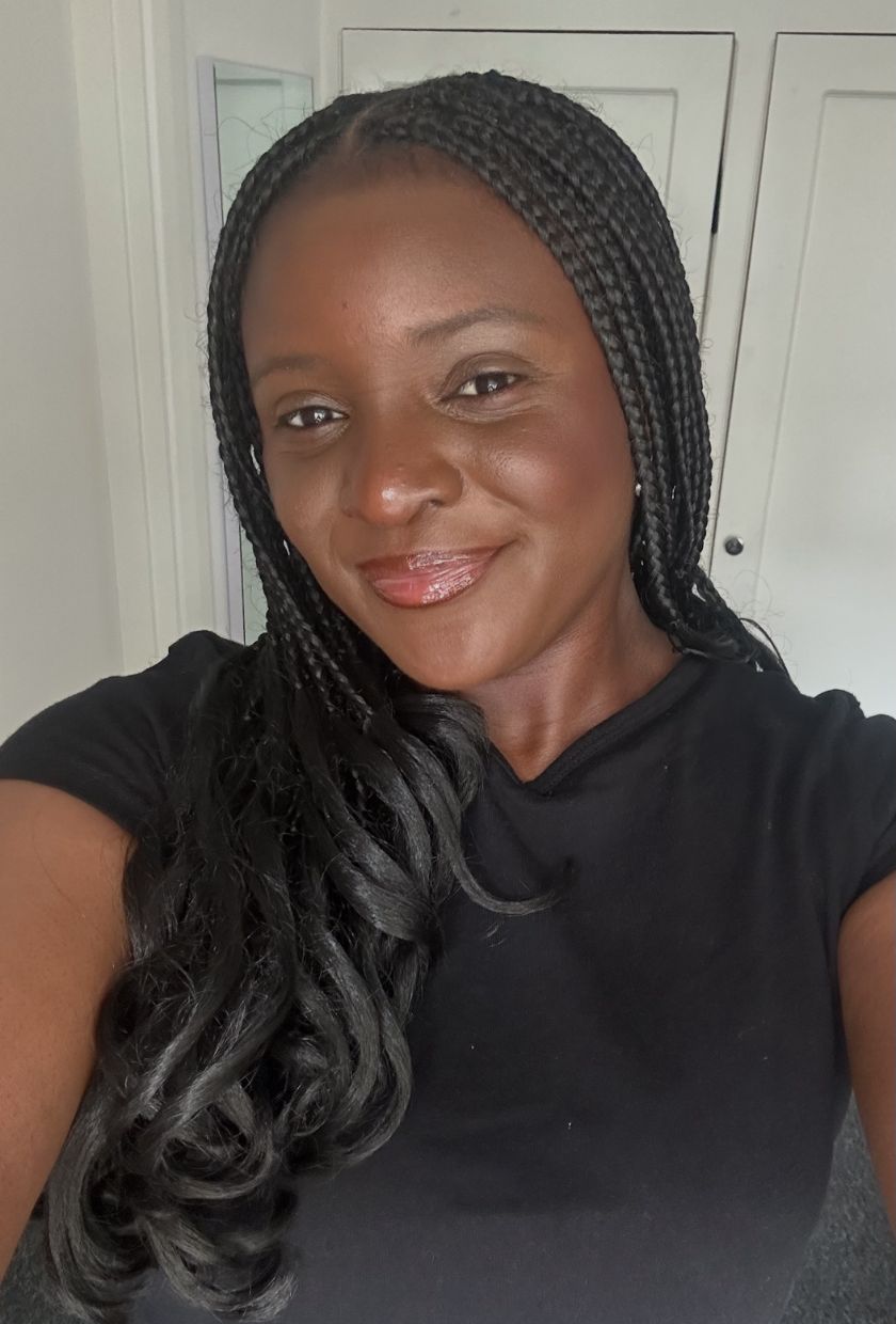 A photo of Brittant Davis wearing MAC Cosmetics' Skinfinish Colourstruck Blush in Film Noir Buff