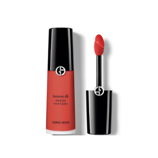 Tinte para mejillas Armani Luminous Silk en rojo llameante