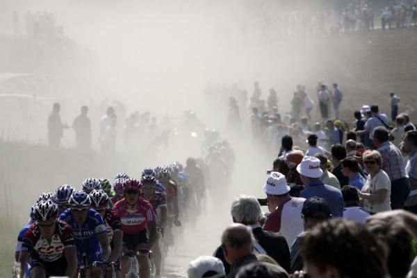 A warm and dusty race