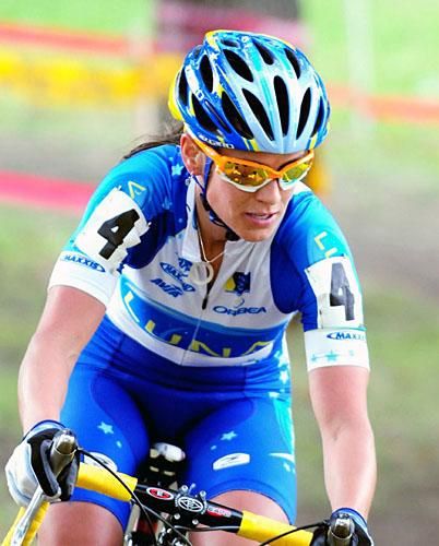Katerina Nash (Luna Pro Team) was colour co-ordinated with the course