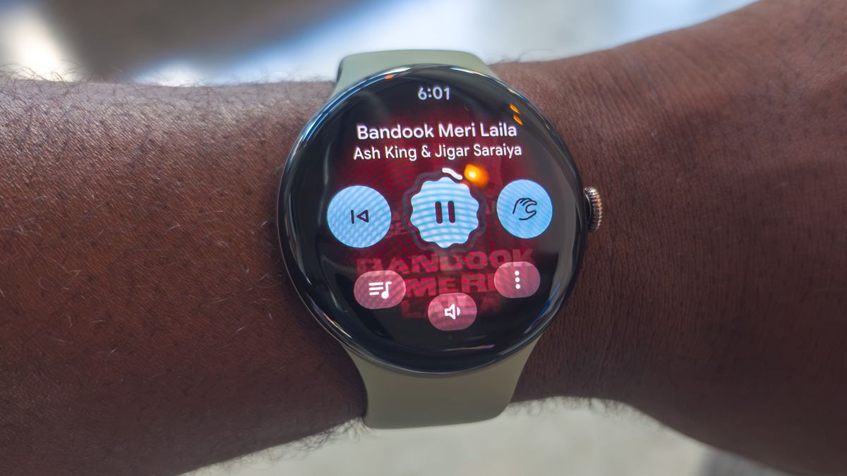 Media player and pinch gesture on the Pixel Watch 5