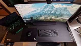 Secretlab Magnus Pro gaming desk