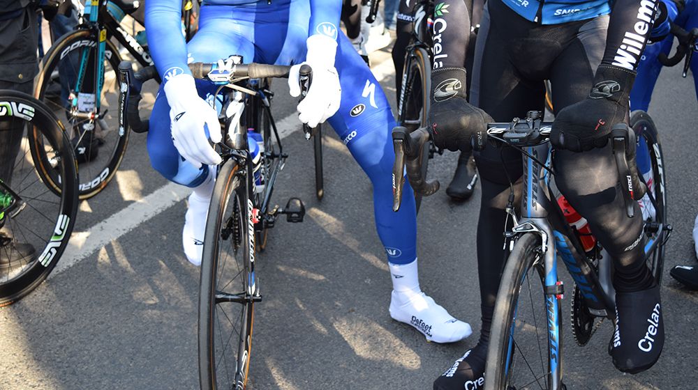 Niki Terpstra wore colour-coordinated DeFeet wollen booties and gloves for Omloop Het Nieuwsblad
