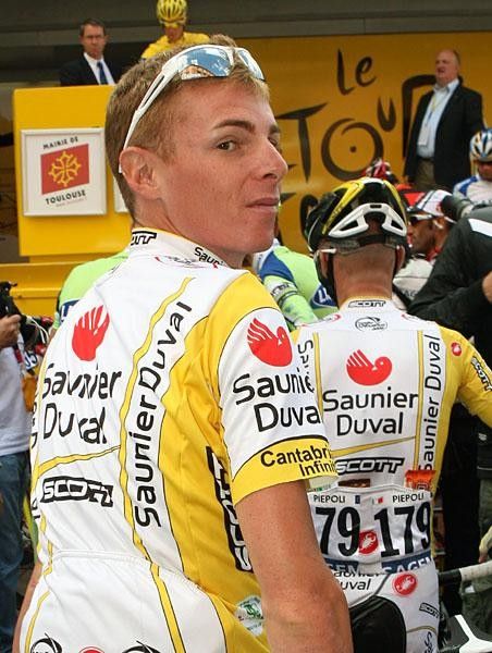 Ricc&ograve; checks on his opponents anytime.