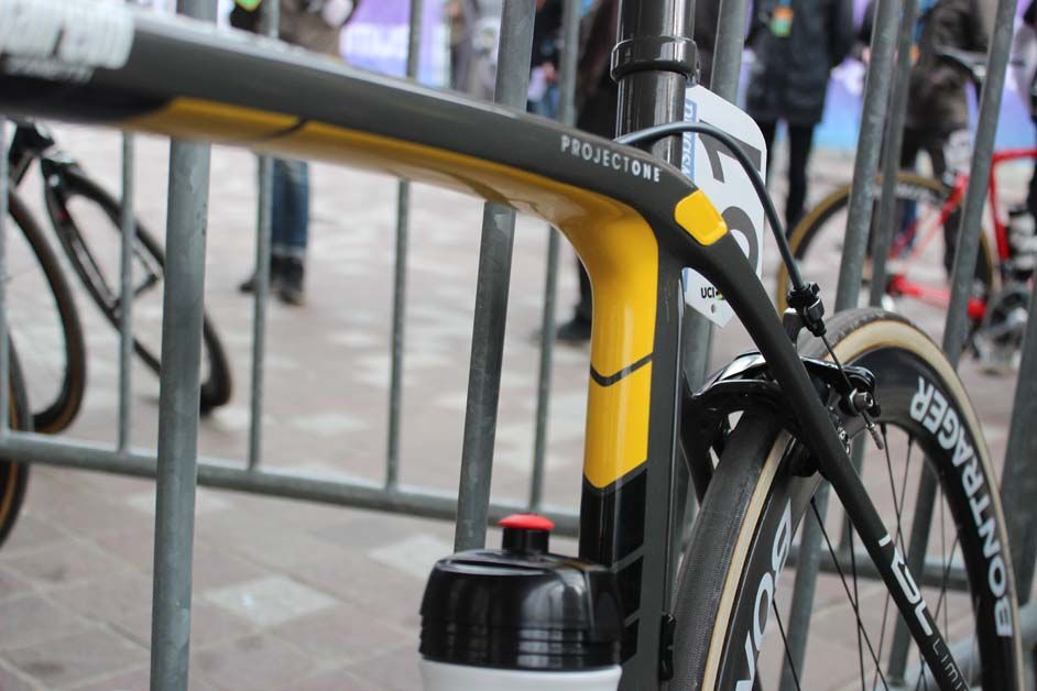 Yellow and black accents, in honour of the Tour of Flanders are all over the bike