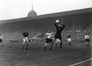 Stan Mortensen challenges Hungarian goalkeeper Gylmar Grosics in England's 6-3 loss to Hungary at Wembley in November 1953.