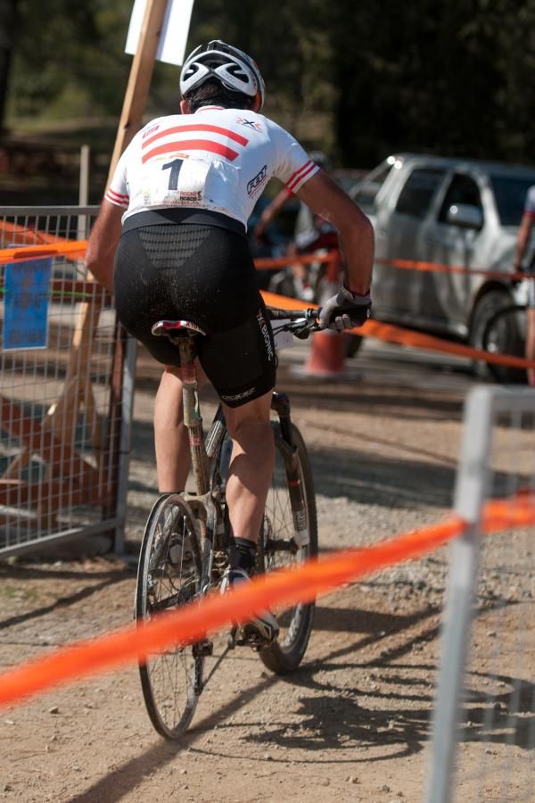 Karl Markt finishes with no tire on his rim