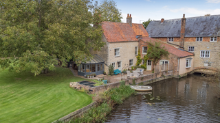 18th century mill house, Mill Lane, Islip