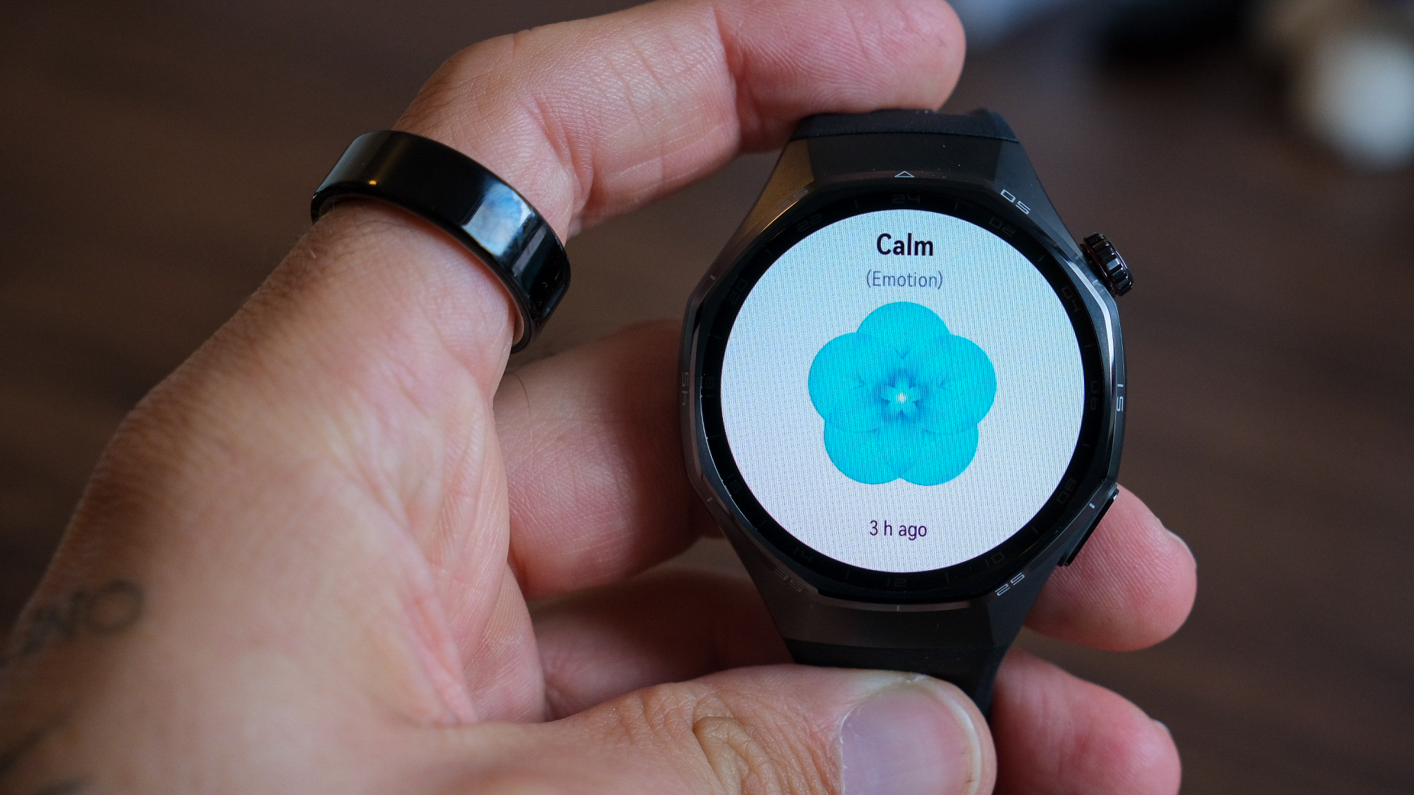 Huawei Watch GT 6 in hand