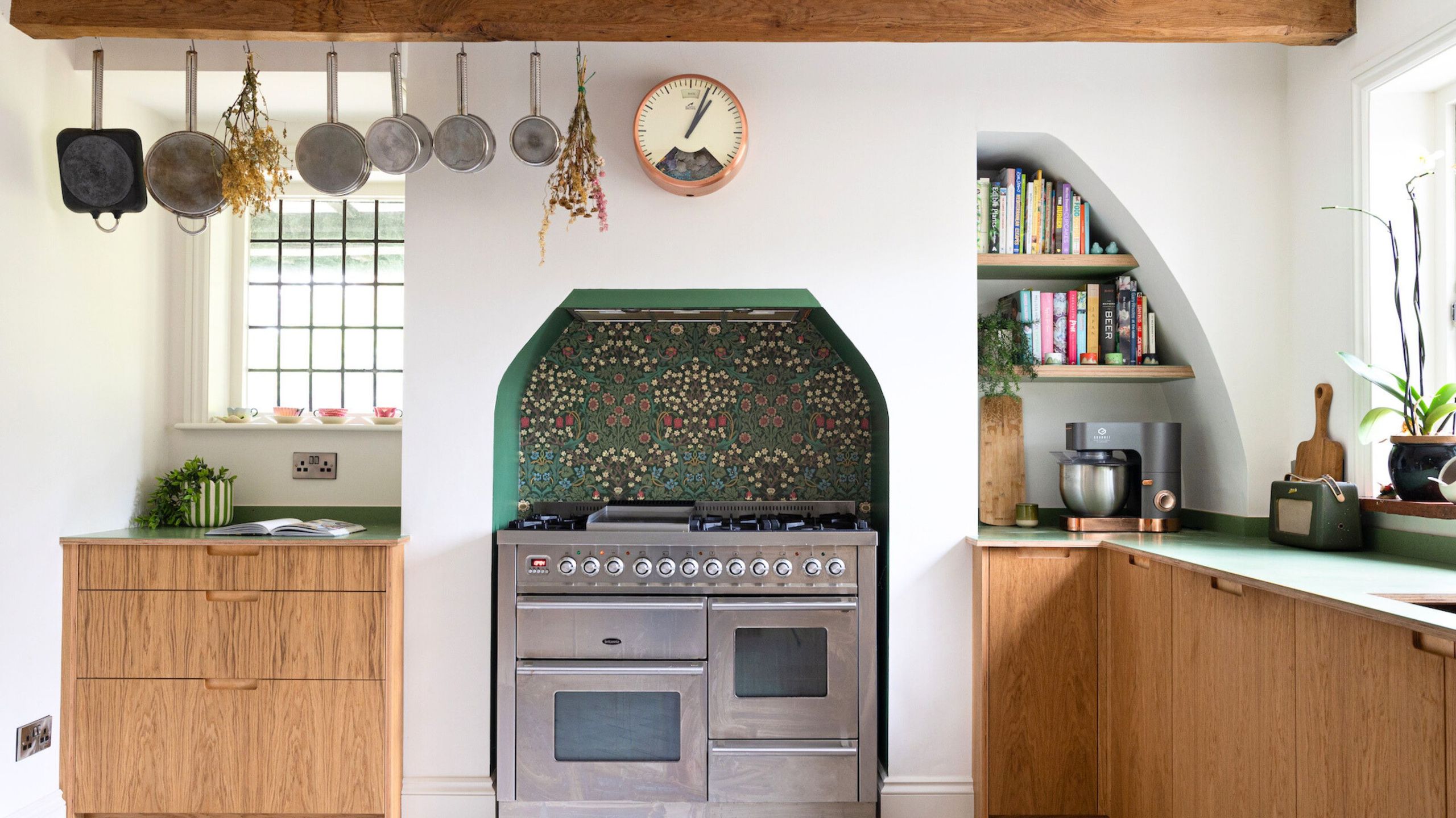 7 kitchen cabinet trends designers say to try in 2024 | Real Homes
