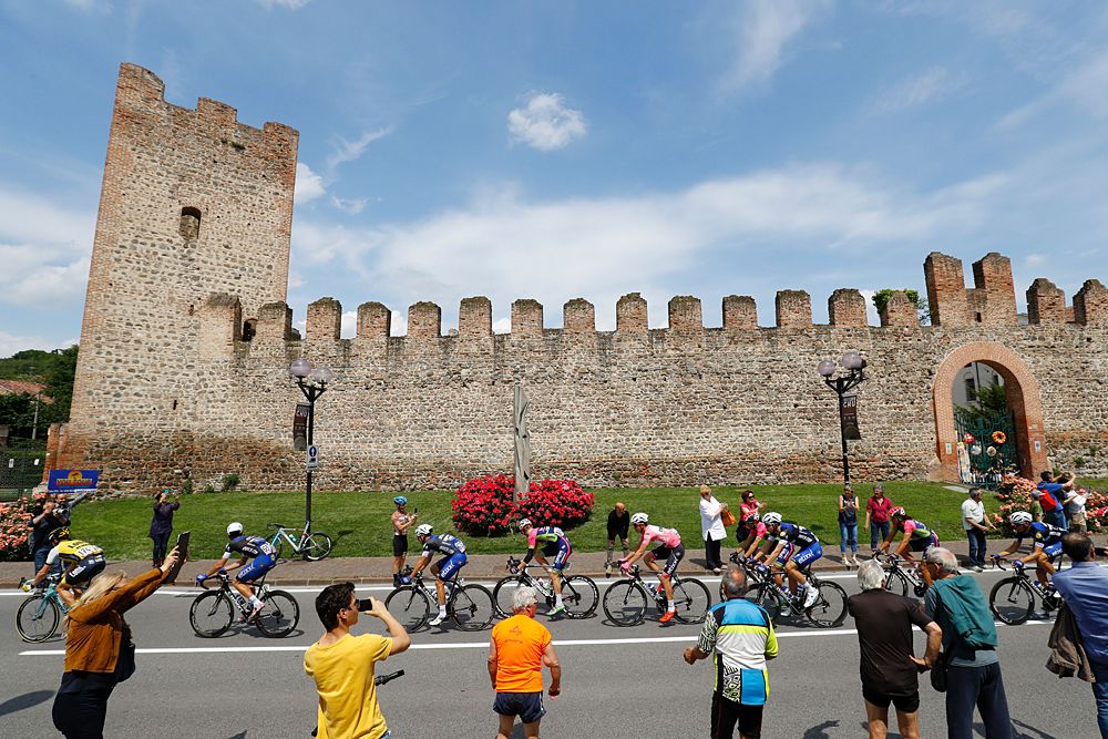 The peloton rides past the castle of Este during the 11th stage of the 99th Giro d'Italia