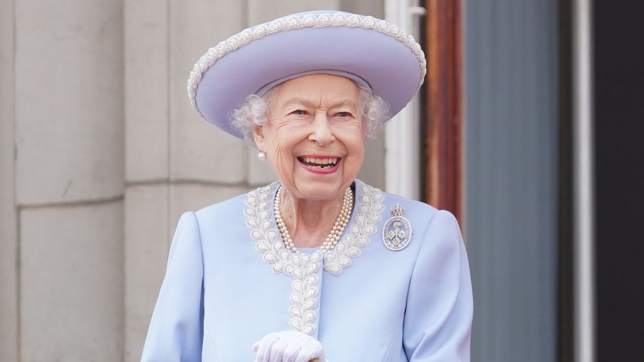 Queen Elizabeth&#039;s thoughtful act helped Hollywood star recover from life-threatening injuries 