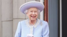 Queen Elizabeth's thoughtful act helped Hollywood star recover from life-threatening injuries 
