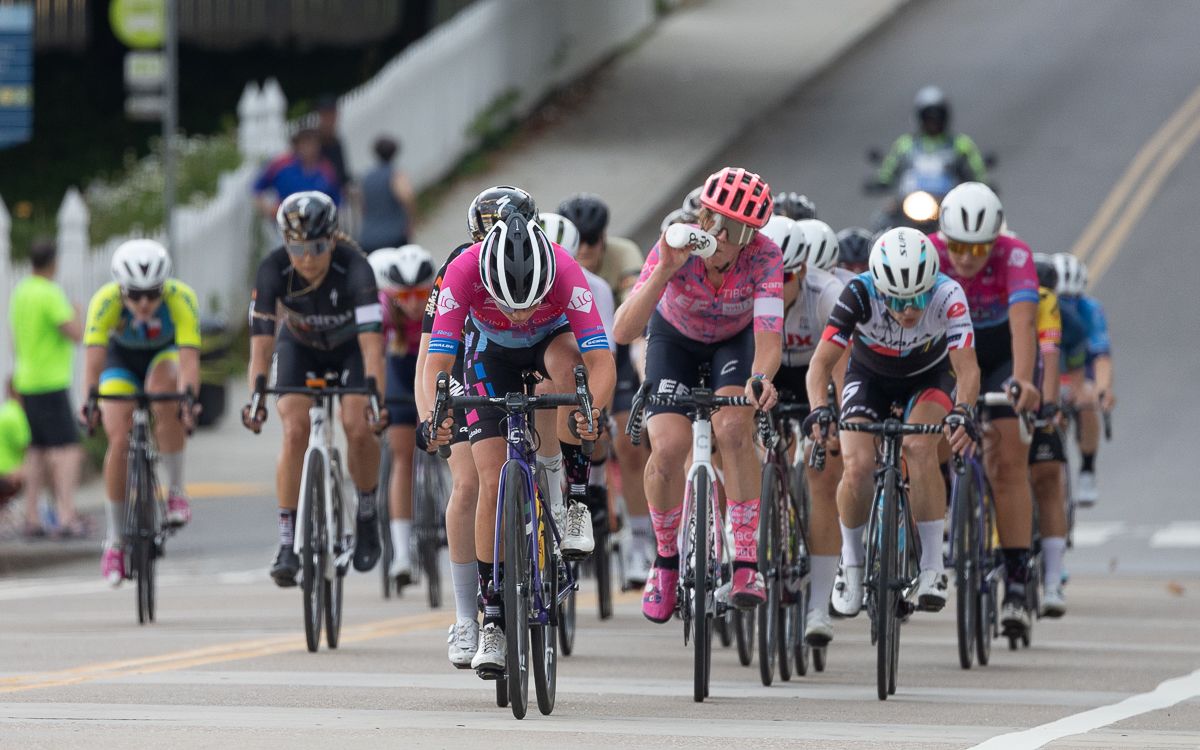 Riders in pink (Levine Law, EF Education Pro Cycling, DNA Cycling) worked hard to animate the second half of the race.