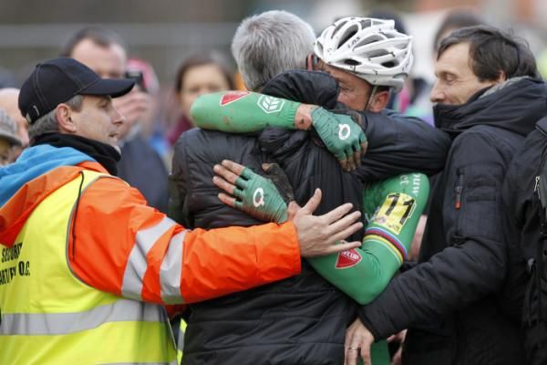 Sven Nys is congratulated after his victory