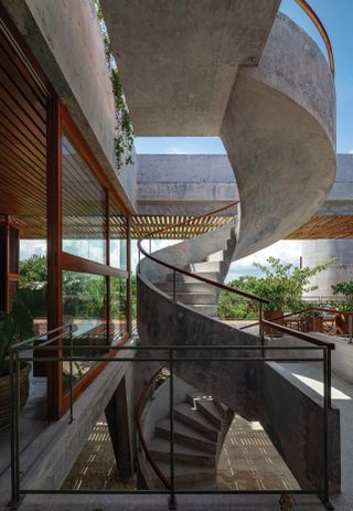 Central concrete spiral staircase