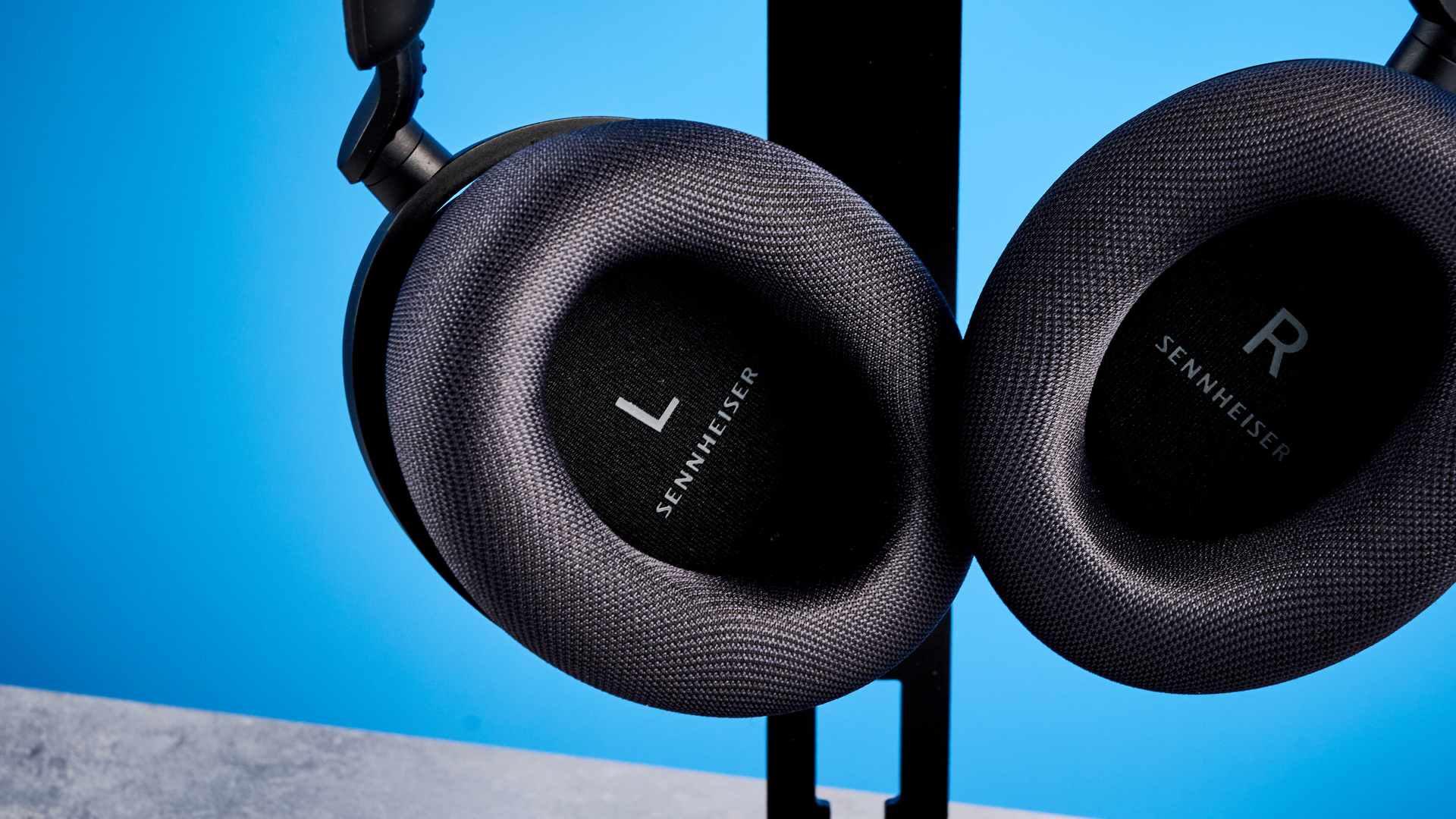 The Sennheiser RS 275 earcups on a blue background
