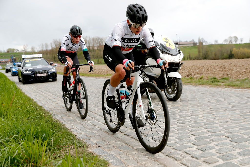 OUDENAARDE BELGIUM APRIL 03 LR Sofie Van Rooijen of Netherlands and Team Parkhotel Valkenburg Maria Martins of Portugal and Team Le Col Wahoocompete in the breakaway through cobblestones sector during the 19th Ronde van Vlaanderen Tour des Flandres 2022 Womens Elite a 1586km one day race from Oudenaarde to Oudenaarde RVV22 RVVwomen on April 03 2022 in Oudenaarde Belgium Photo by Bas CzerwinskiGetty Images