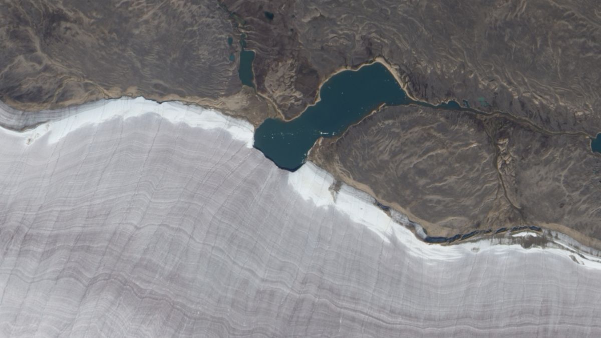 Mini lake meets snowy rim of Canada's oldest ice mass — Earth from space