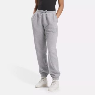 gray sweatpants