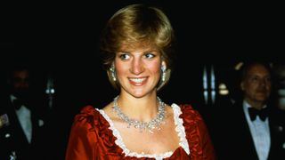 the queen's jewellery: princess diana king khalid necklace