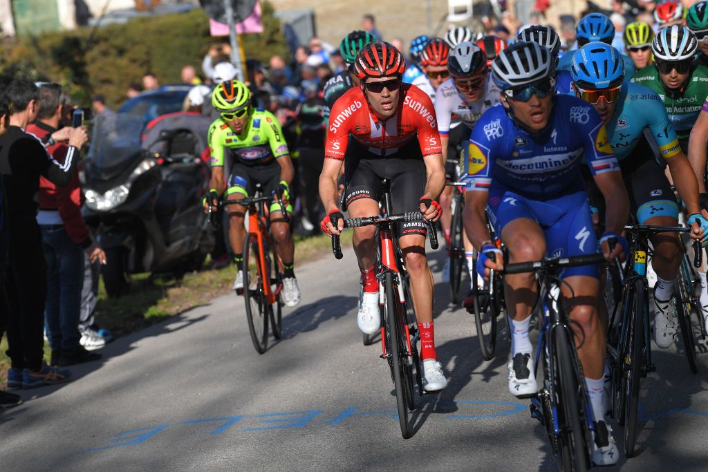 Tom Dumoulin sits in the peloton