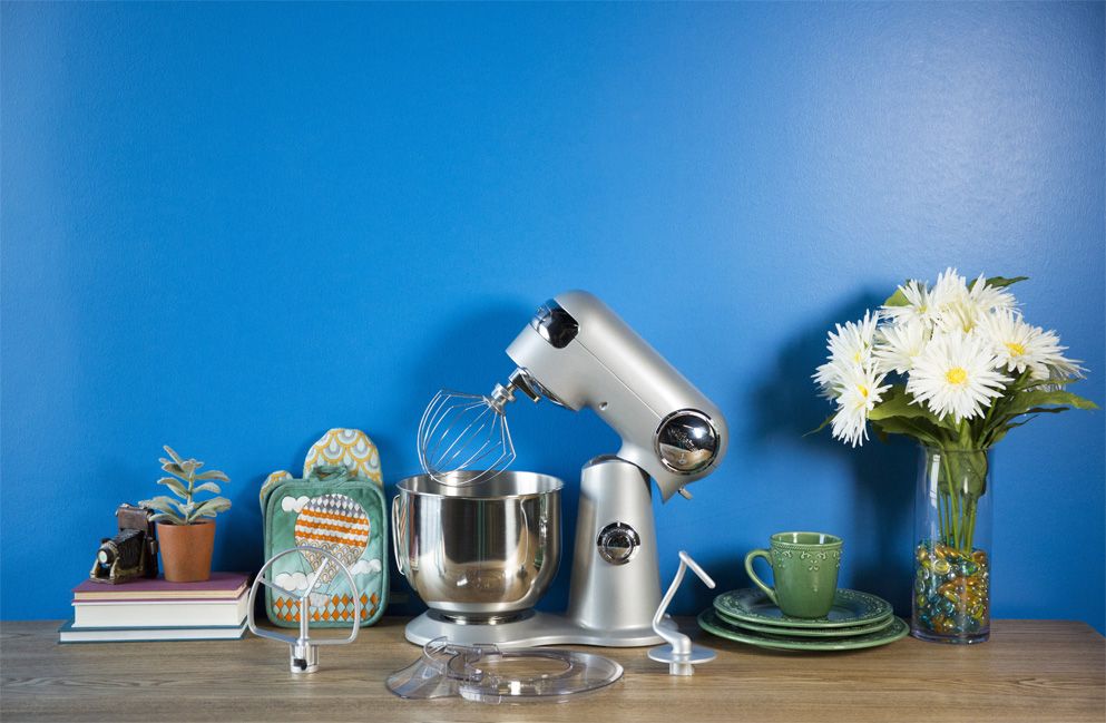 This Cuisinart mixer comes with a splashguard and sturdy attachments.