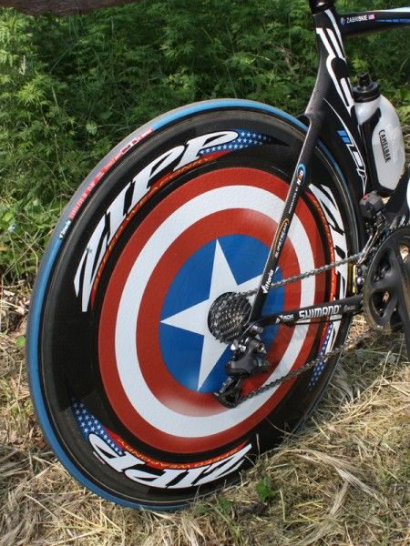 Zabriskie's rear disc paid homage to Captain America. Zabriskie is well known to be a big fan of comic books and related paraphenalia.