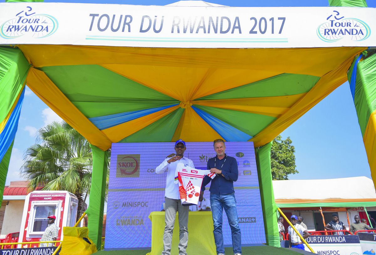 Thomas Pupp hands over a jersey to Rwandan cycling president Aimable Bayingana in a sign of the support for Kigali's World Championship ambitons