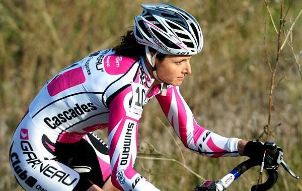 Natasha Elliot (Garneau Club Chasseurs) riding the last lap all alone.
