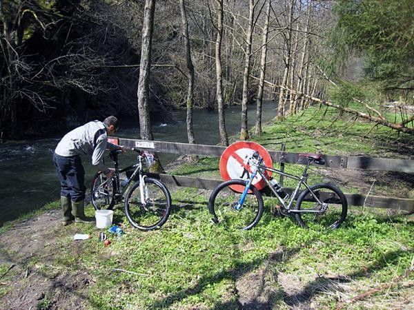 Mike does a biodegradeable bike washing session