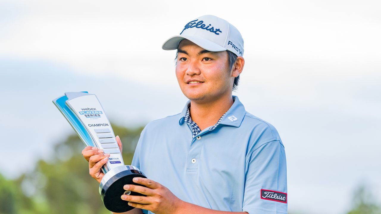 Kazuma Kobori poses with the Webex Players Series Sydney trophy in February 2024