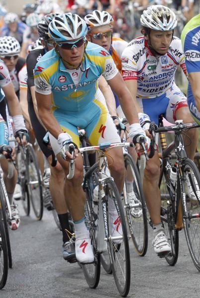 Alexandre Vinokourov (Astana) kept out of trouble on stage 6