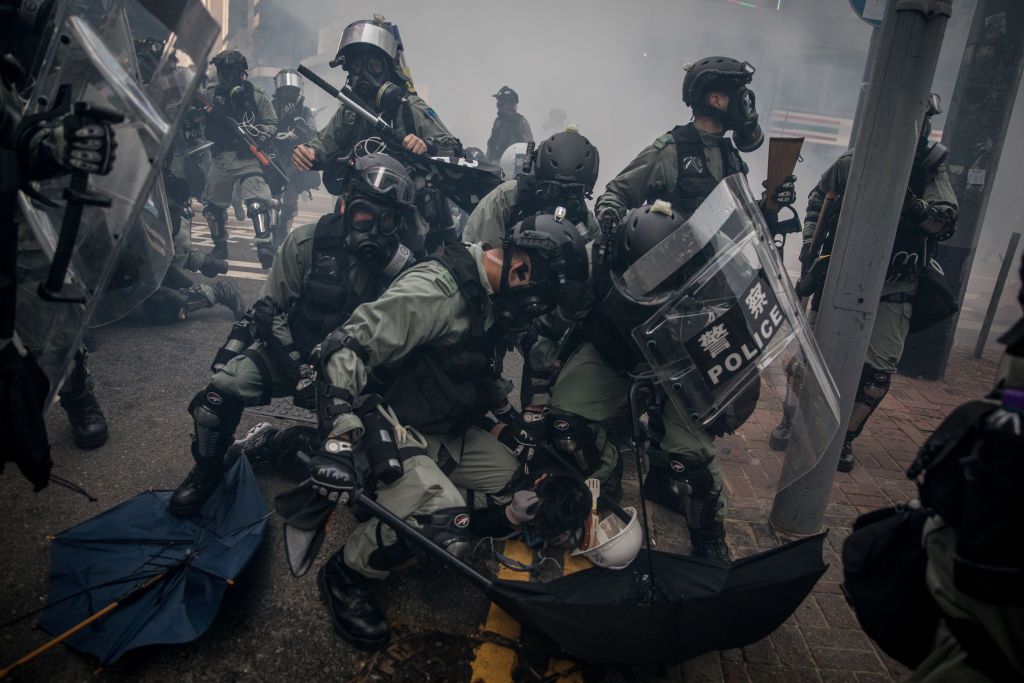 Riot police arrest protesters in Hong Kong