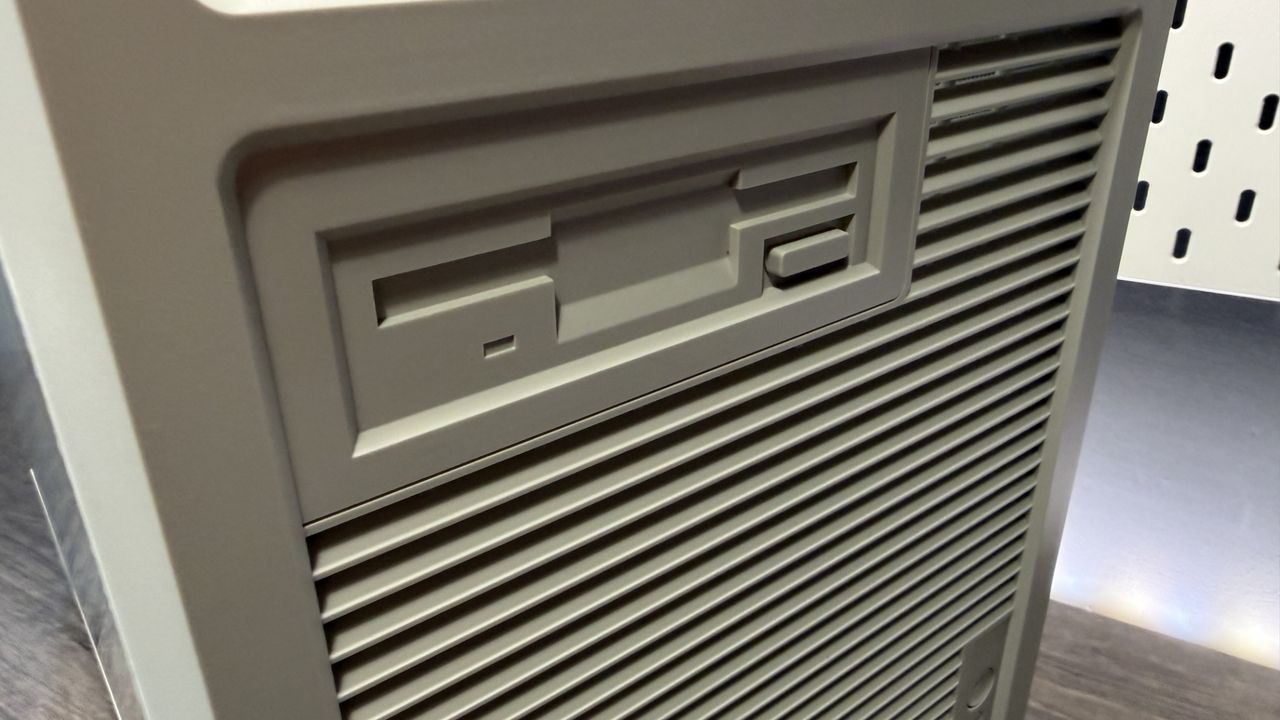 Thermaltake Retro case during a PC build.