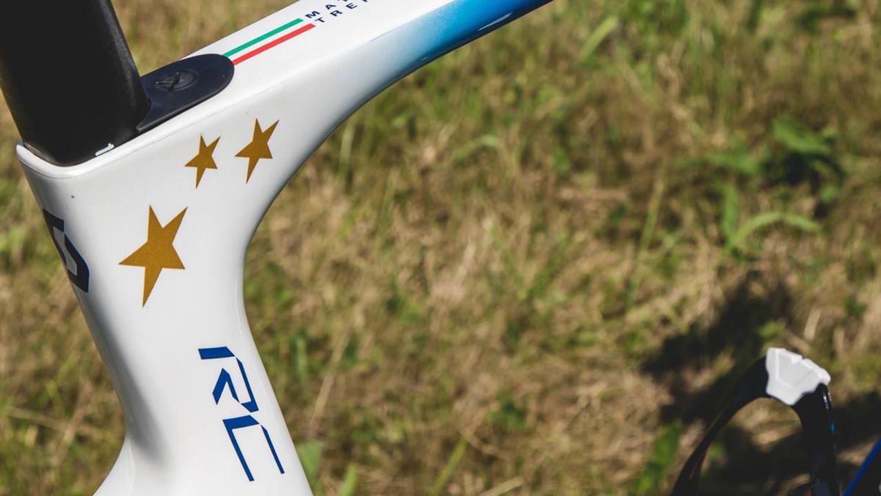 Blue stencilling highlight the Scott logos and model series
