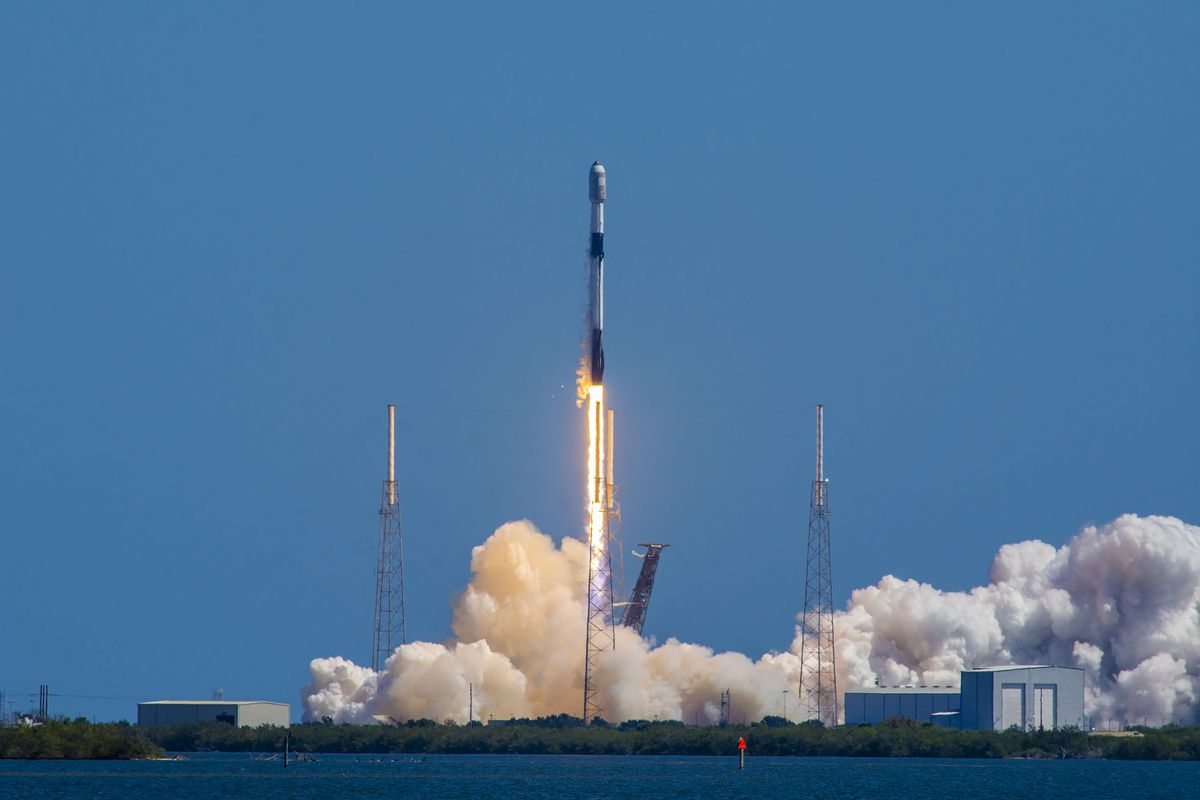 Tonton SpaceX meluncurkan 46 satelit Starlink hari ini setelah penundaan