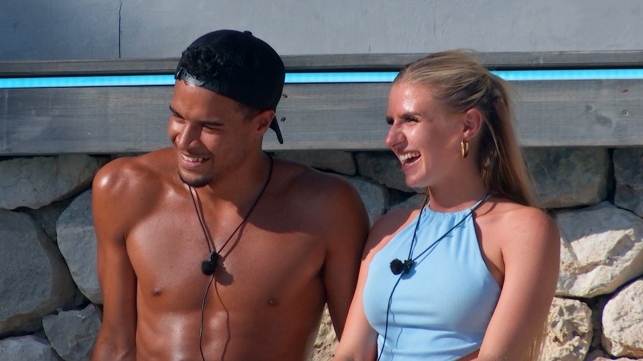 Chloe Burrows and Toby Aromolaran in Love Island 2021