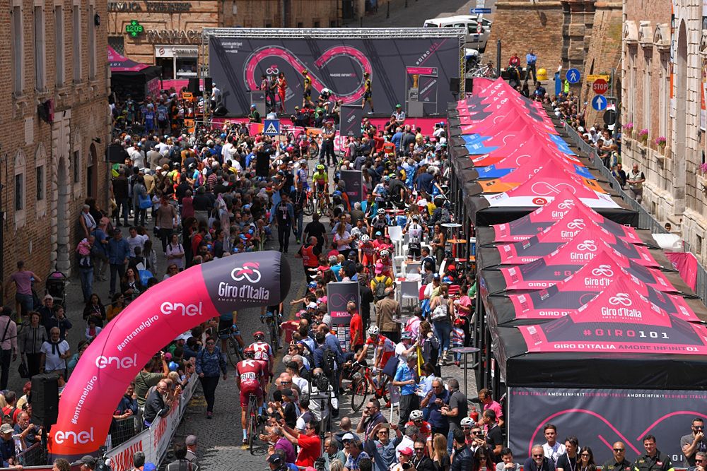 The peloton at the start during stage 12 of the Giro d'Italia 2018