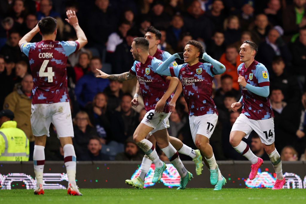 Burnley celebrate Manuel Benson&#039;s goal against Blackburn