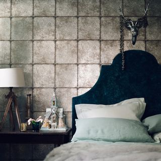 bedroom with lamp