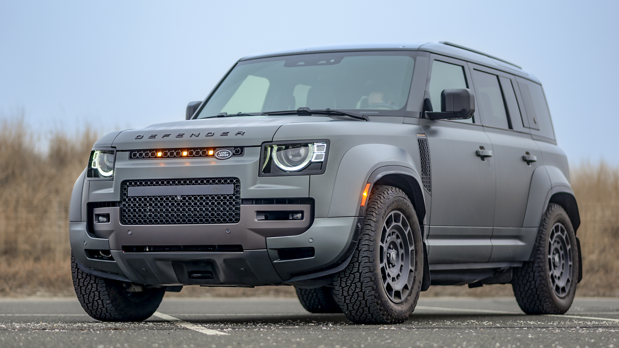 Land Rover Defender 2025