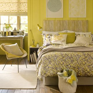 yellow bedroom with yellow coloured table lamp and yellow wall